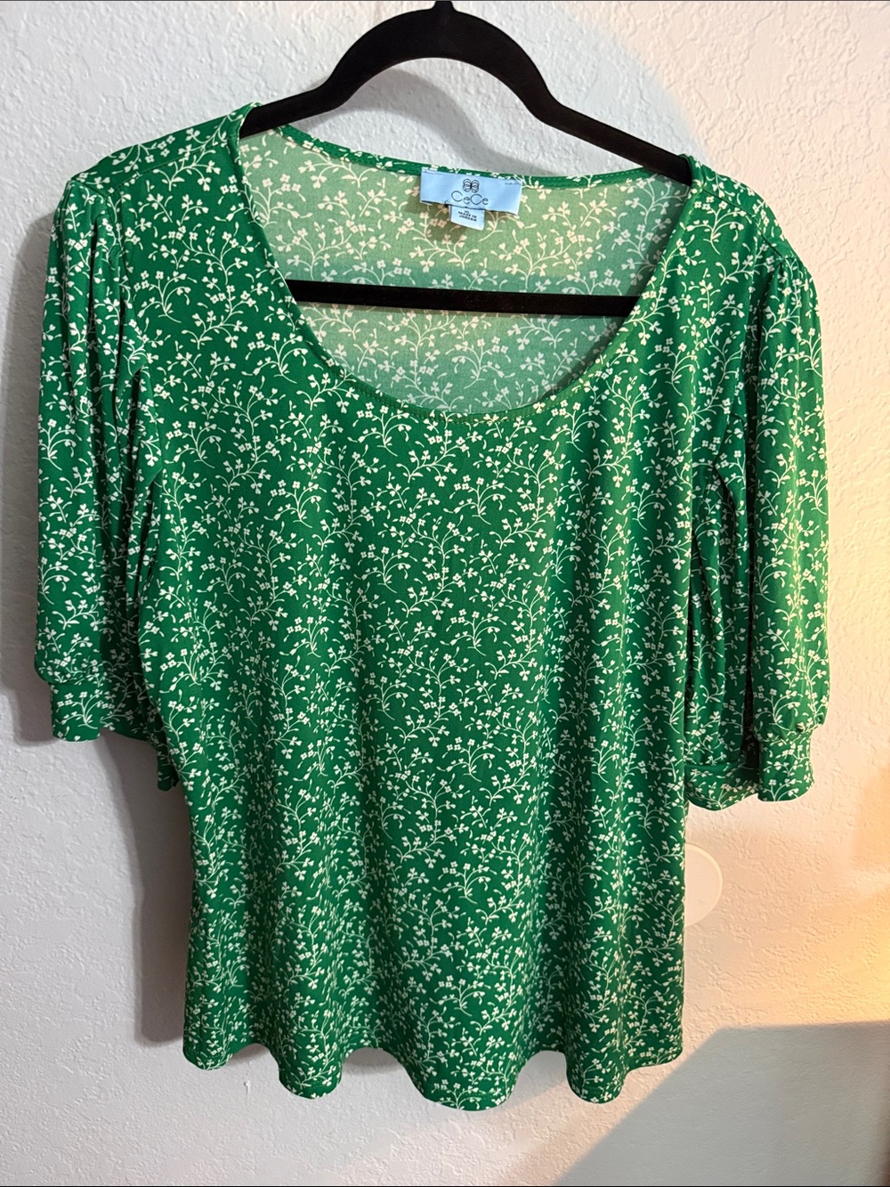 CeCe Green Floral Scoop Neck Short Sleeve Top